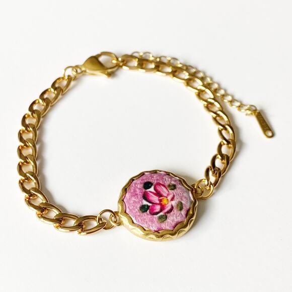 NEW Gold Vintage Style Floral Bracelet - Picture 1 of 7